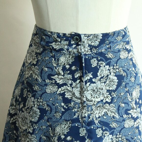Vintage 1990s Skirt and Blouse Set, Norton McNaughton Blue And White Floral - Picture 10 of 10